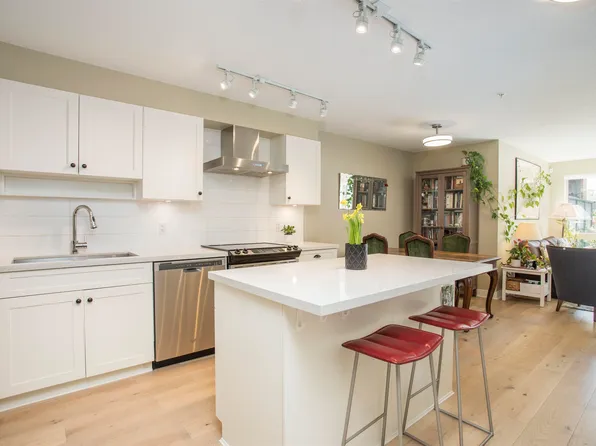 500 Royal Ave #103, New Westminster, BC V3L 0G5