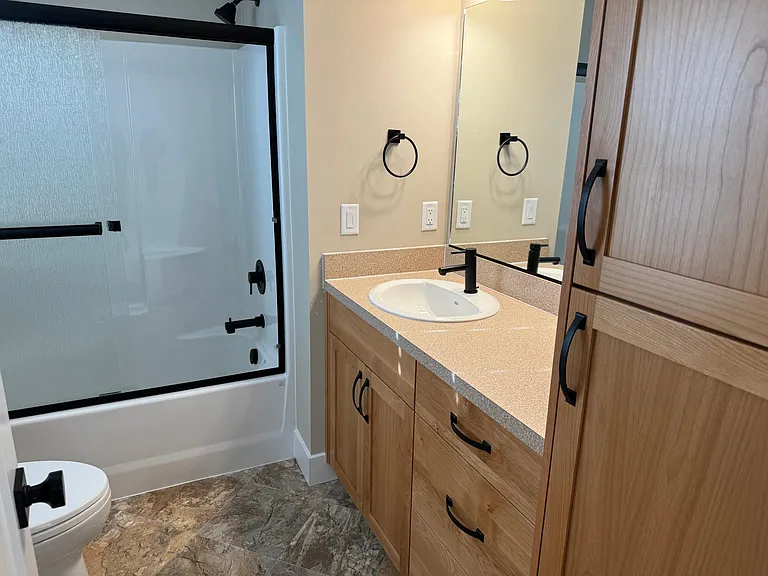 The rear on suite bathroom.
