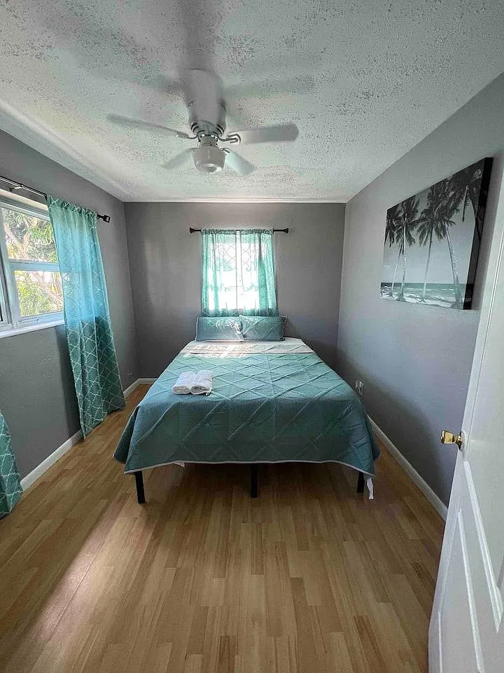 1425 East Ct — Photo 2