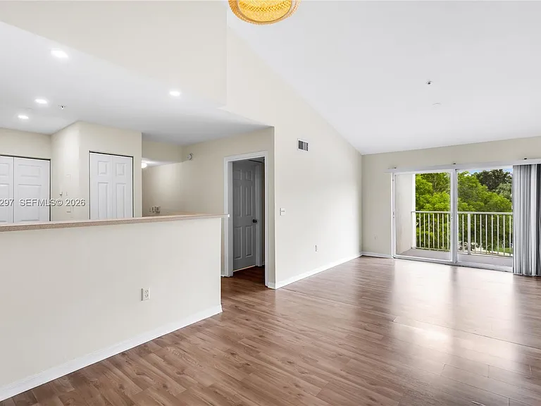 11185 SW 6th St #301 — Photo 12