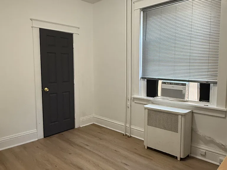 435 Montclair Ave — Photo 10
