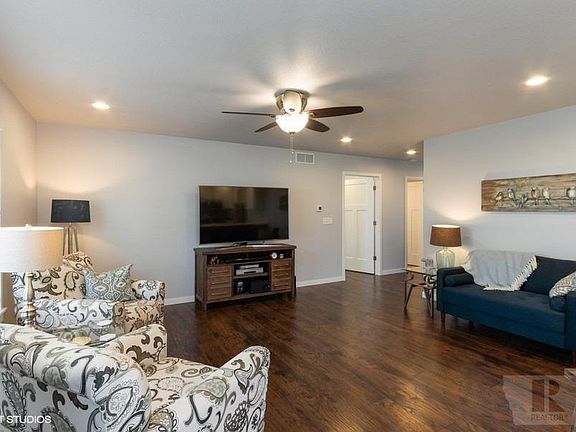 2nd image of 324 S 15th Avenue