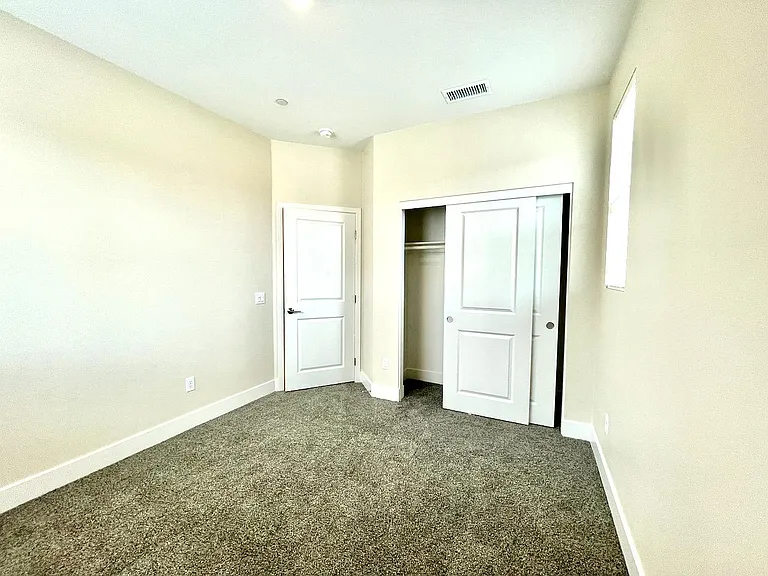 1692 Enterprise Dr — Photo 35