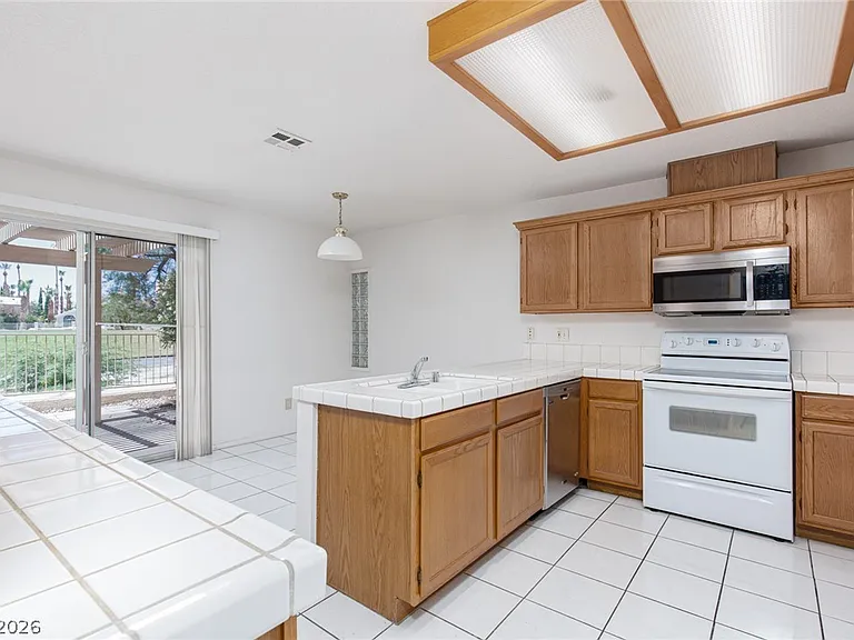 7281 Vista Bonita Dr — Photo 6