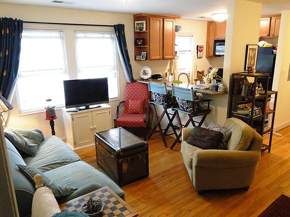 4th image of 42 N Bedford St