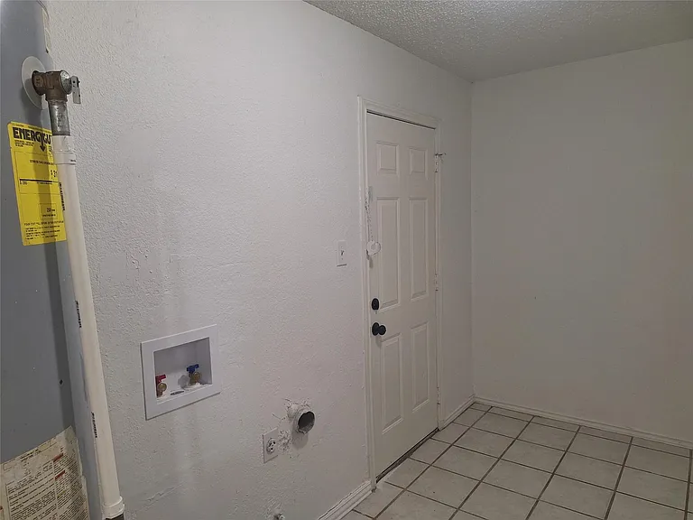 6005 Barry Dr — Photo 7