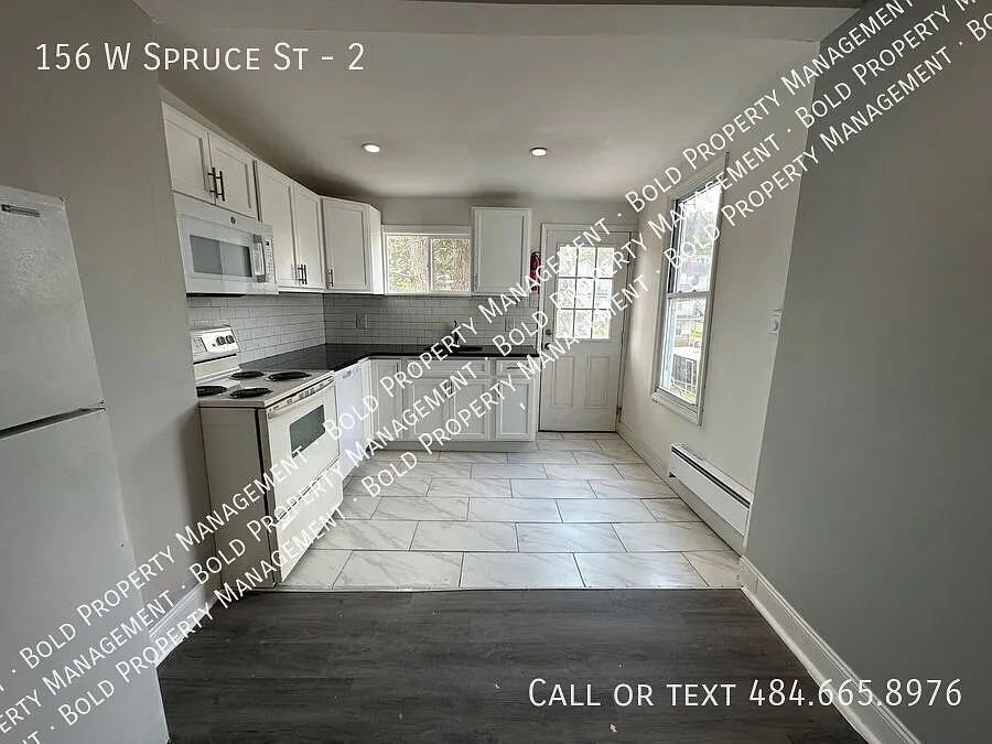 Two bedroom 1 bath 2nd floor Tamaqua apartment w garage — Photo 4