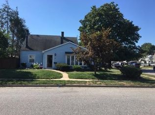 2 Drake Ln, Levittown, NY 11756