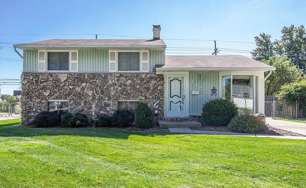 3 bed, 1988 sqft, $2,200 — Photo 1