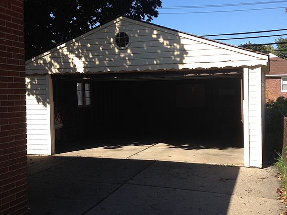 2nd image of 15724 Englewood Ave