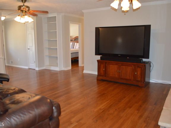 5th image of 715 Chandler Dr