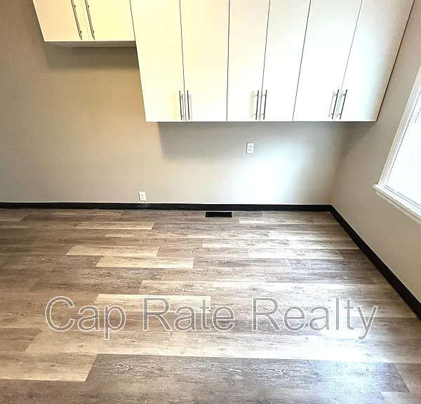 1366 Duxberry Ave — Photo 13