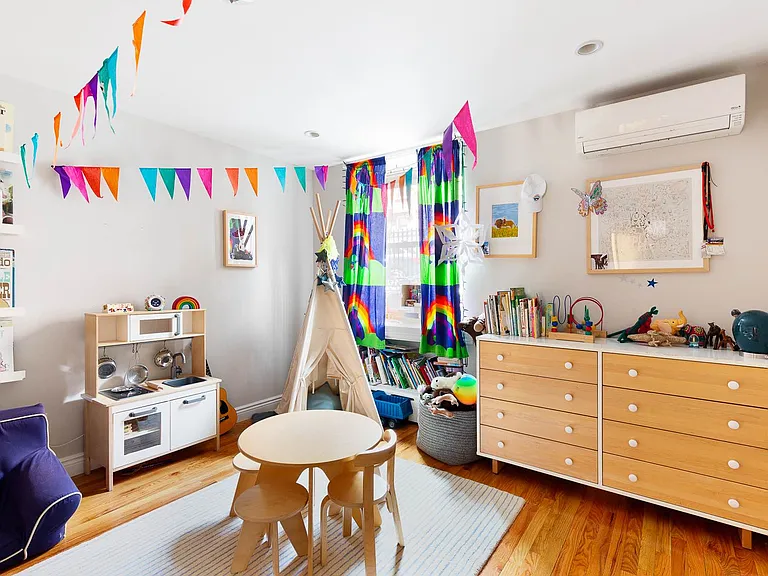 439 Henry St #1C — Photo 10