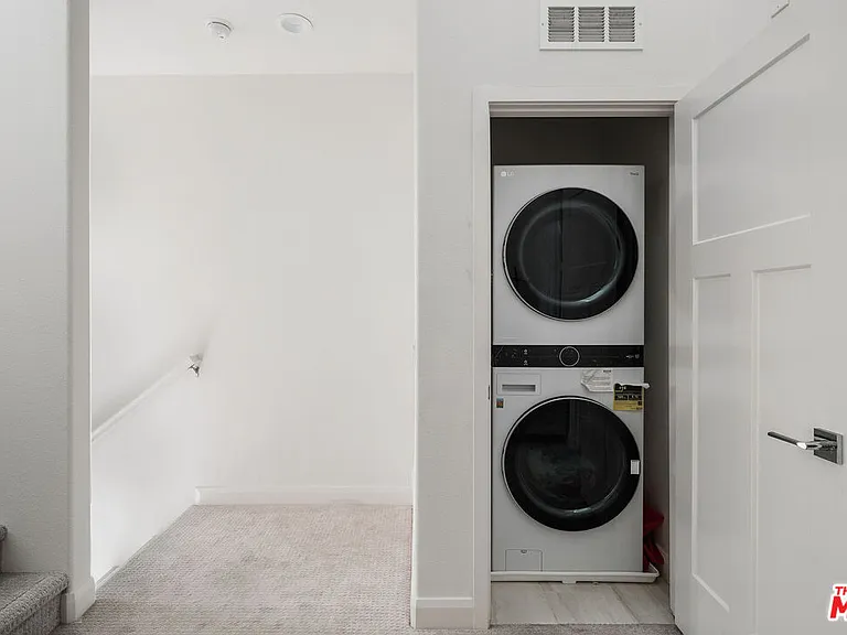 592 E Imperial Ave — Photo 20