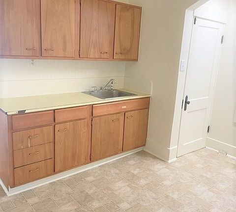 5th image of 108 Lewis Ave