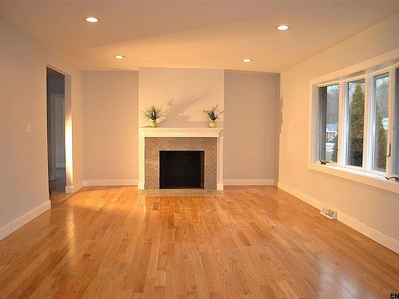 3rd image of 36 Parkwood Dr