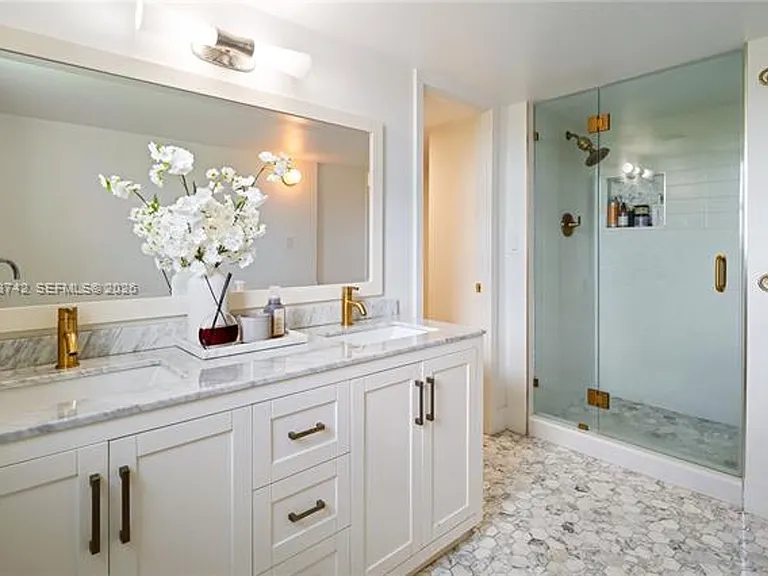 210 Sea View Dr #501 — Photo 15
