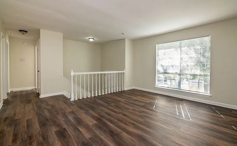 4 bed, 2.0 bath, 1456 sqft, $1,500 — Photo 2