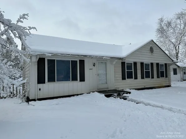 2087 Stratton Ct, Ann Arbor, MI 48108