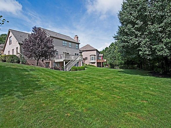 5th image of 328 Steeplechase Dr