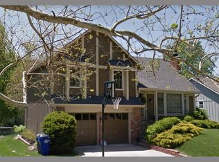 1725 E Sleepy Hollow Dr, Olathe, KS 66062