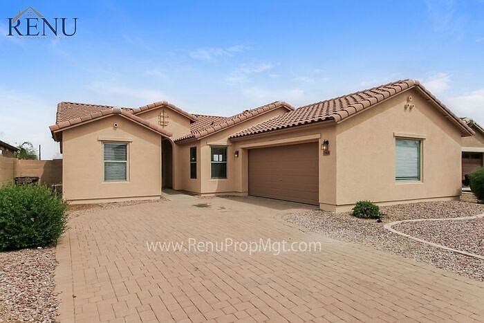 1st image of 906 W Desert Hollow Dr