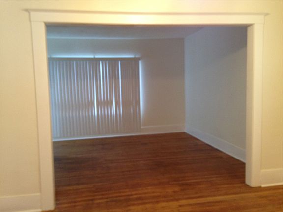 5th image of 300 Crestwood Ave