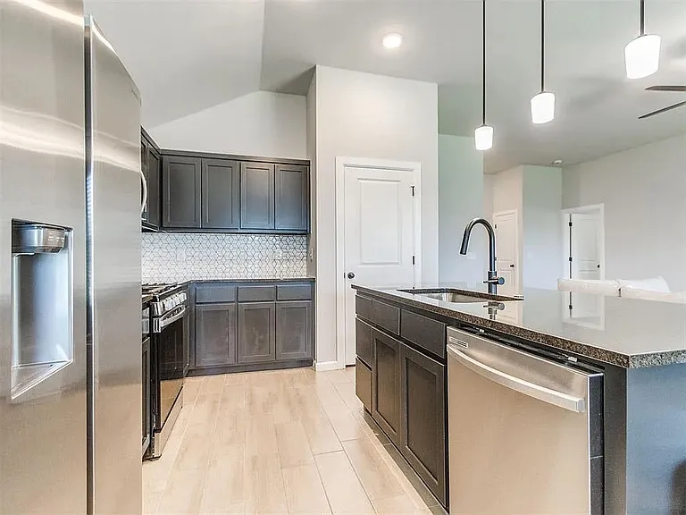 1004 Acacia Creek Dr — Photo 22