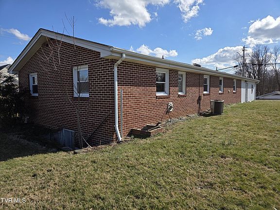 5th image of 504 Matson Rd