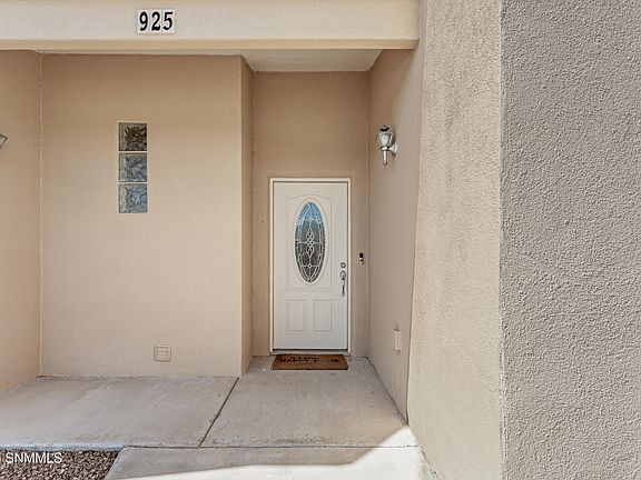 3rd image of 925 Prairie Lily Dr