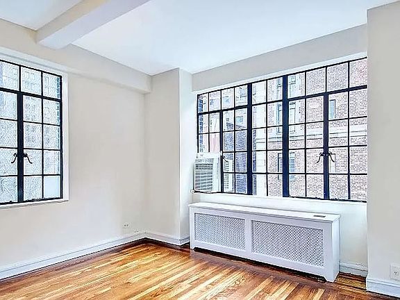 5th image of 320 E 42nd St #8118