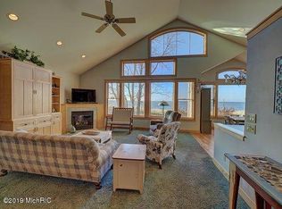 310 Dunes Dr, Manistee, MI 49660