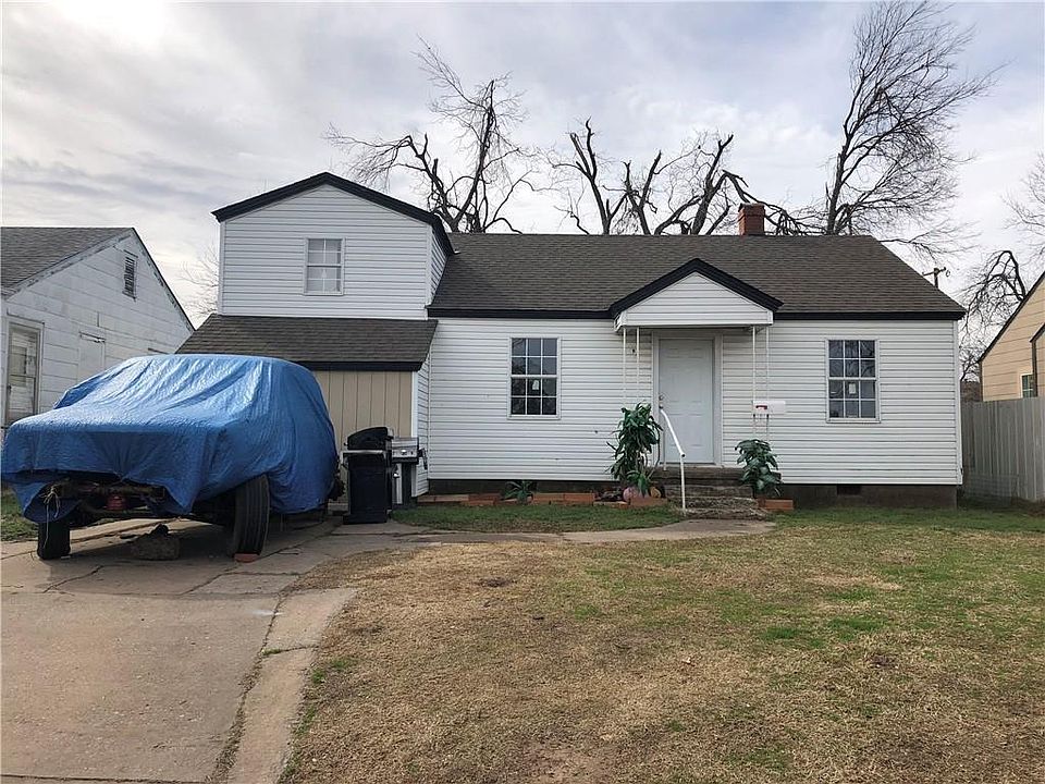 1st image of 704 SW 44th St