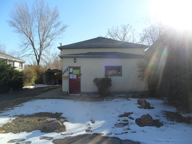 1st image of 614 E 9th St
