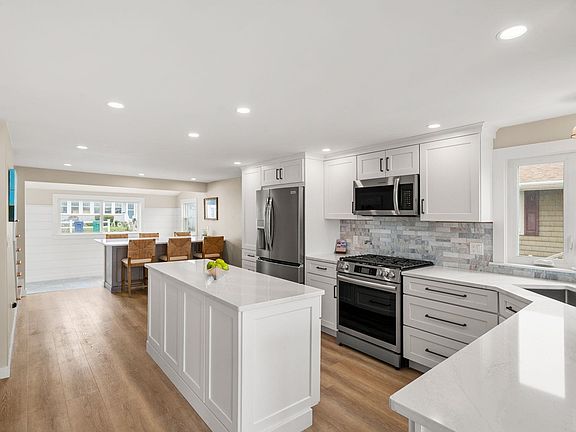 4th image of 543 Winnacunnet Road