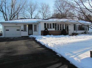 31 Bayberry Dr, Irondequoit, NY 14609