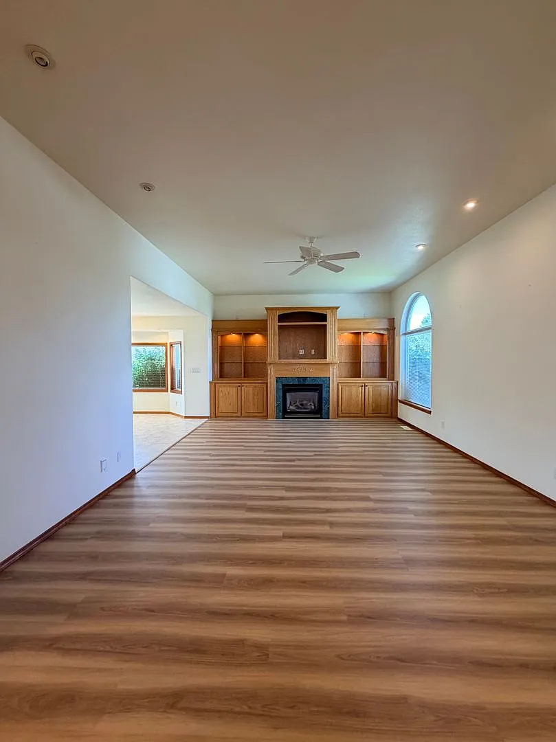Golf Course Living! 3 bed + office, 3 Car Garage! — Photo 4