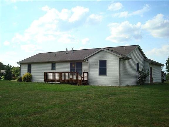 3rd image of 19840 Bluff Dr