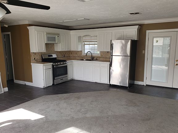 2nd image of 2329 Dewey St