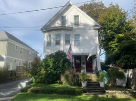 33 Schiller St, Pawtucket, RI