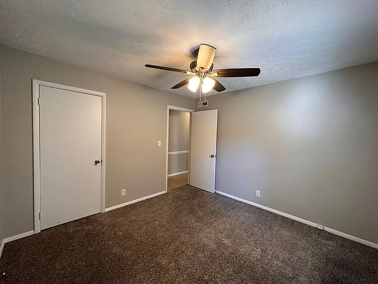 Breckenridge Apartment Homes — Photo 13