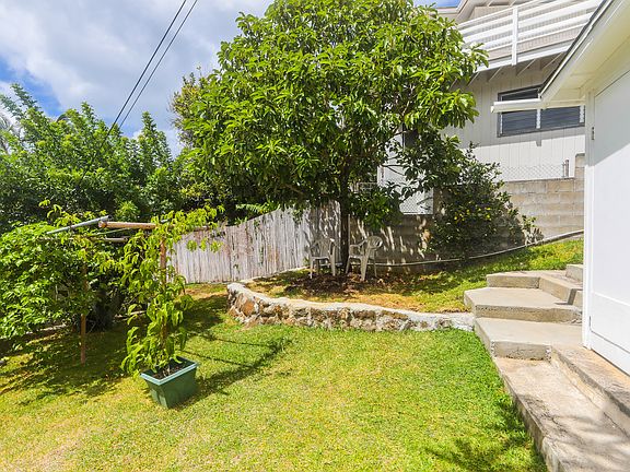 2nd image of 2534 E Manoa Rd #C