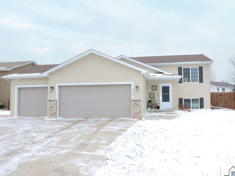 1st image of 2223 Fairbanks Dr