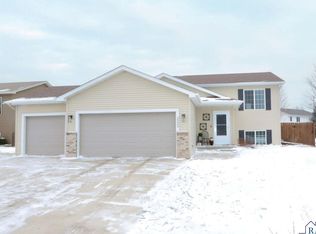 2223 Fairbanks Dr, North Mankato, MN 56003