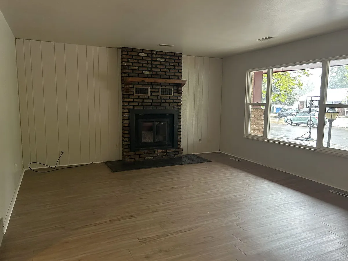 Building Photo - 1125 Ponderosa Dr
