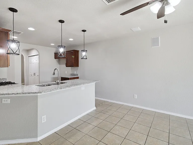2334 Camberly Vw — Photo 7
