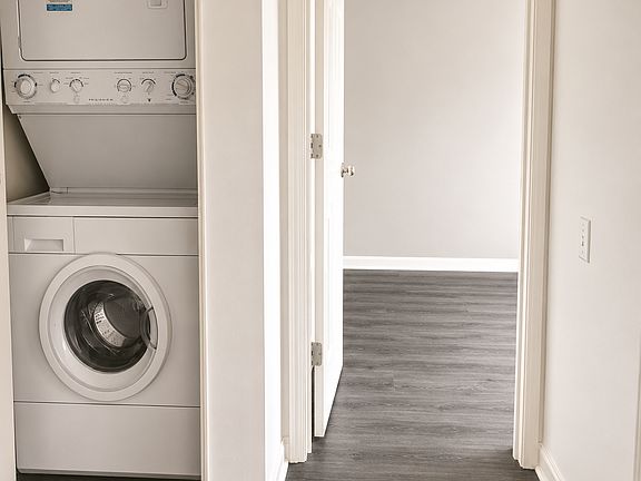 3rd image of 1650 Myrtle Ave #6