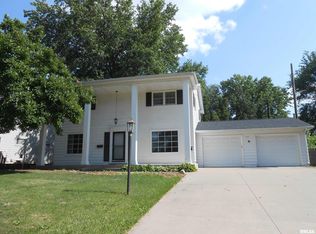 2015 Lincoln Rd, Bettendorf, IA 52722