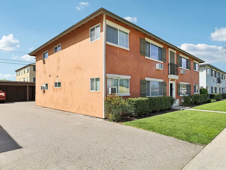 Mavis Plaza Apartments — Photo 27