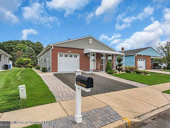 5th image of 205 Torrey Pines Dr